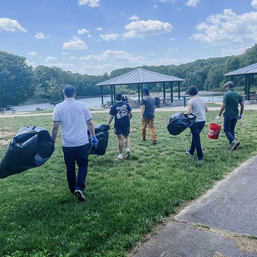 Ofinno team volunteering at a community cleanup